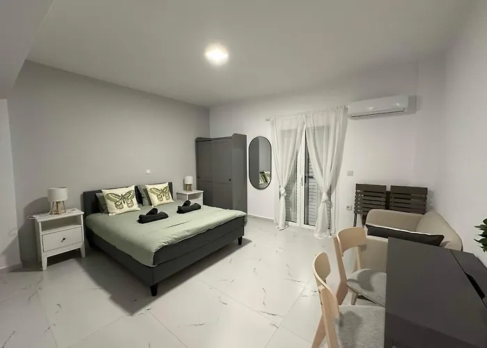 Loutra Loutra Oraias Elenis